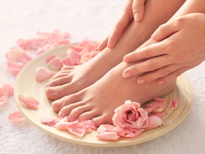 Lee más sobre el artículo Descubre los secretos para unos pies sanos y hermosos: Todo lo que necesitas saber sobre Podología y Pedicure